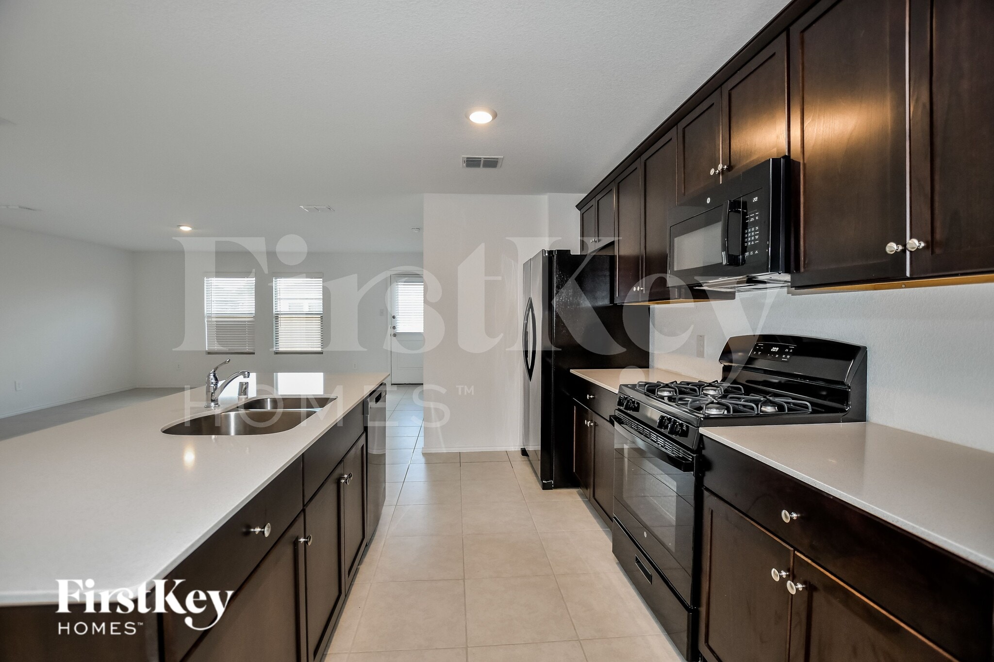 Building Photo - 1069 Crestview Dr