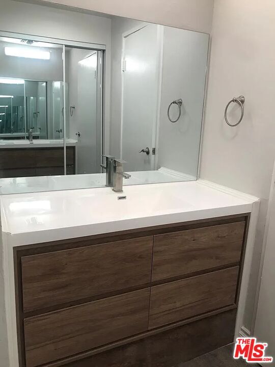 Building Photo - 10660 Wilshire Blvd