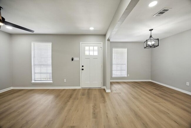 Building Photo - 4442 Oak Shadows Dr