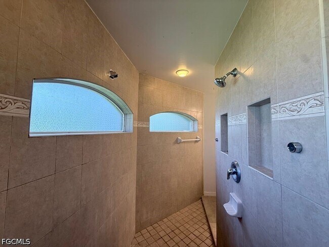 Building Photo - 504 East 13th Street