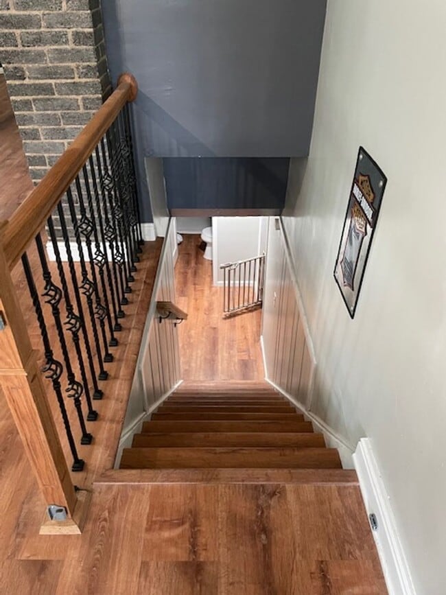 Building Photo - House For Lease