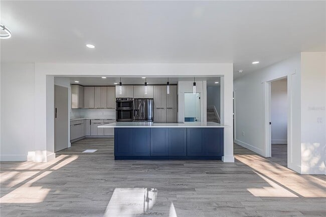 Building Photo - 2061 S Peninsula Dr