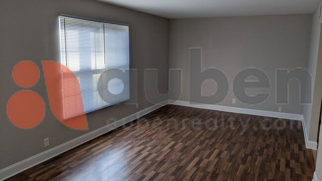 Building Photo - 4 Bedroom 2 Bathroom! Pet Friendly! Ask about our move-in specials! Housing Voucher Accepted!