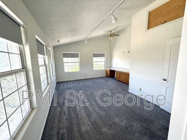 Building Photo - 2506 W Grandview Dr