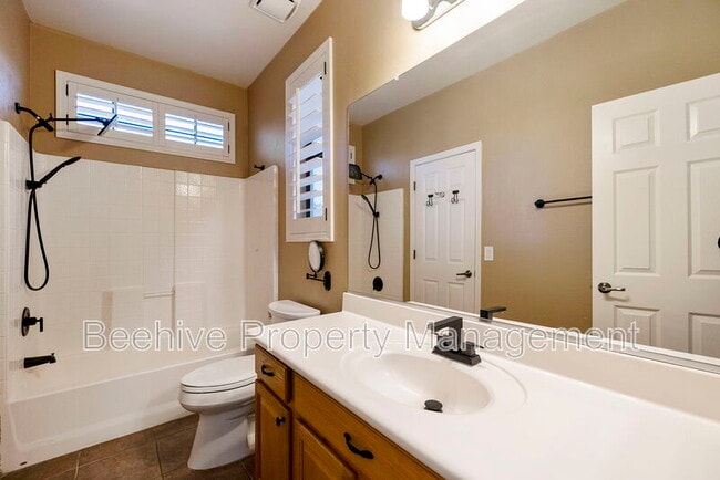 Building Photo - 2314 W Jake Haven