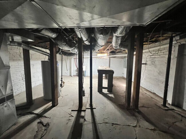 Building Photo - Spacious 4 Bedroom, 2 Bath Home with 3-Car Garage – Near WSU – Available Now!