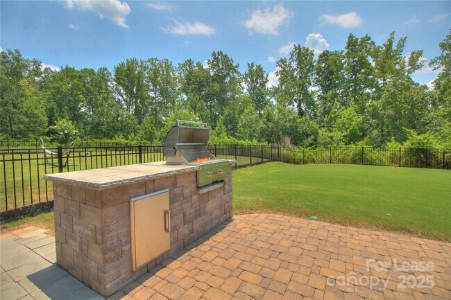 Building Photo - 3013 Hamilton Mill Dr