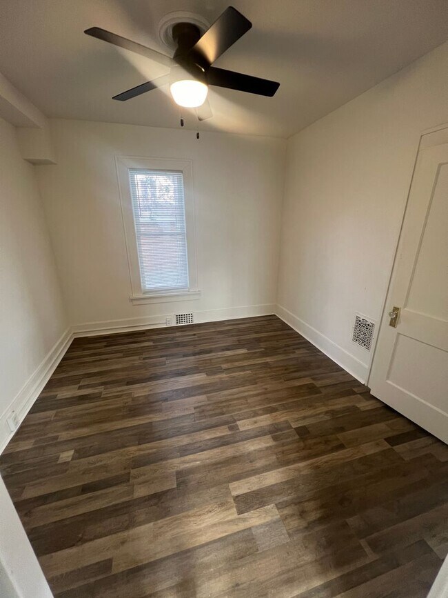 Building Photo - Charming Main Floor Apartment – 2 Bed, 1 B...
