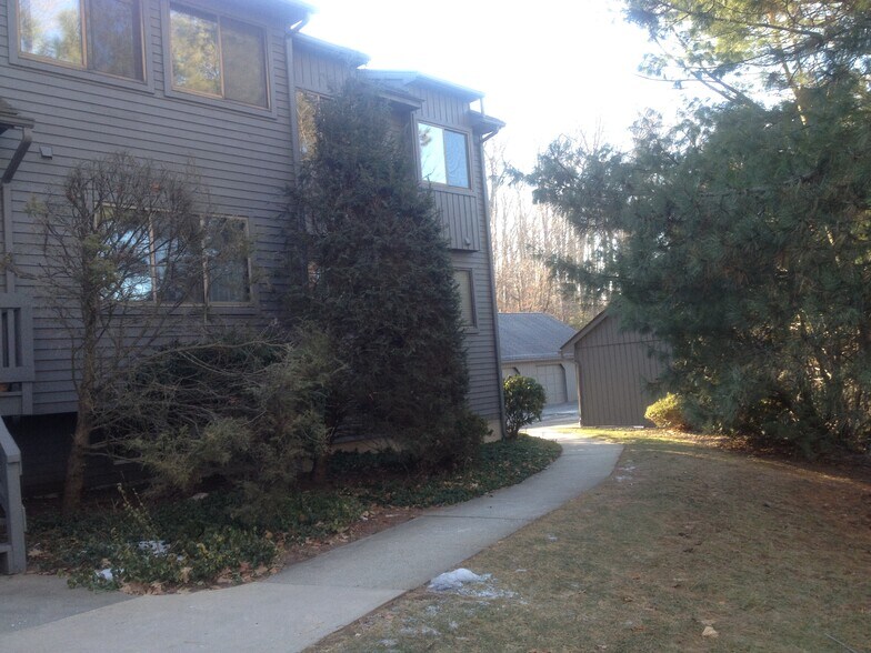 Building Photo - 180 Conestoga Way