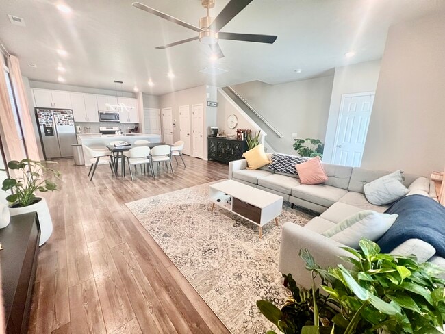 Building Photo - 12248 Dairy St