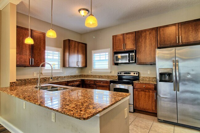 Large and Functional U-Shaped Kitchen - 111 N Albany Ave