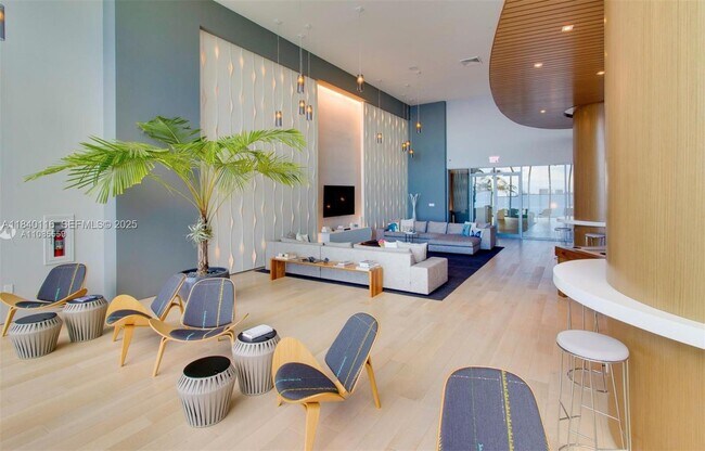 Building Photo - 460 NE 28th St