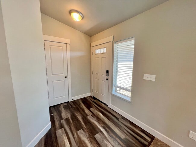 Building Photo - Modern 4 Bedroom Rambler in Ellensburg