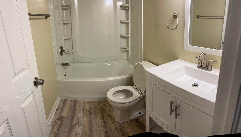 Building Photo - 5023 Forest Park Pl