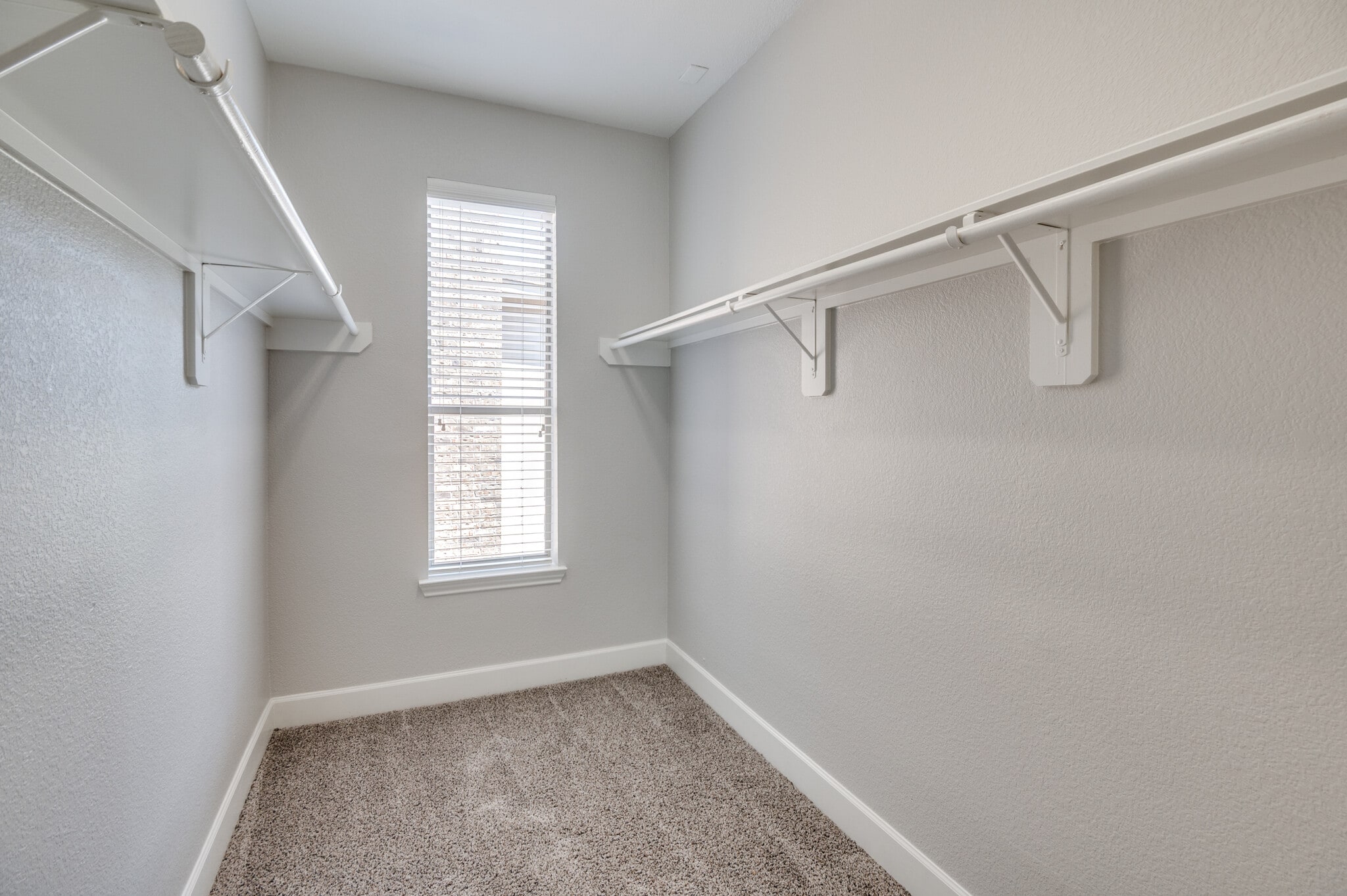 Building Photo - 909 City Side Ln