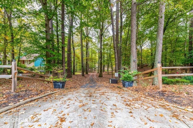 Building Photo - 661 Luther Ct