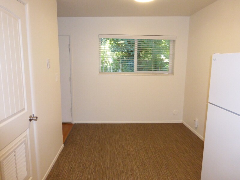 Building Photo - 475 N St E