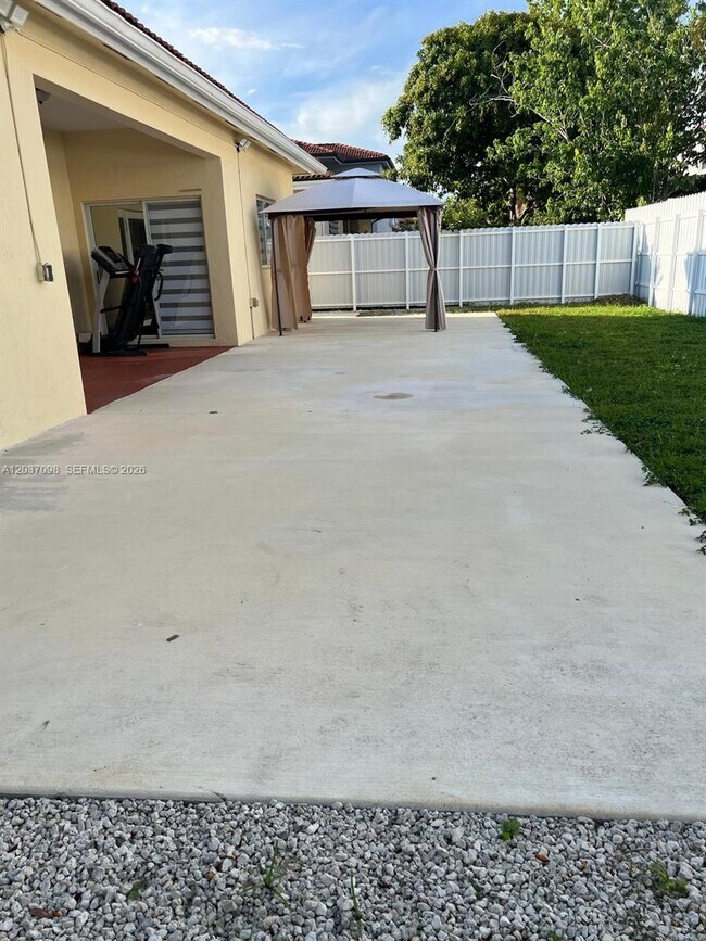 Building Photo - 6101 SW 159th Ct