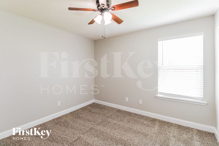Building Photo - 2612 Royal Pointe Dr