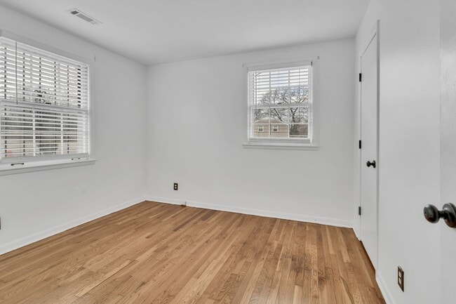 Building Photo - Bordeaux 3 BR 1 Bath home, covered parking, basement, renovated kitchen.