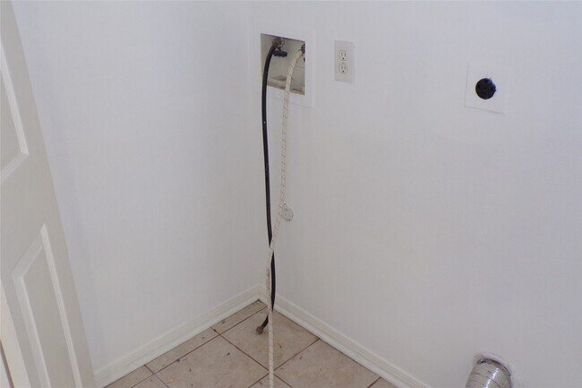 Building Photo - 16006 Hiram Clarke Rd