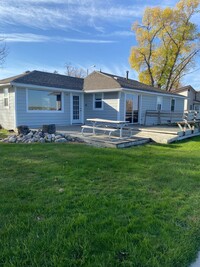 Building Photo - 2 Bed 1 Bath LAKE RENTAL