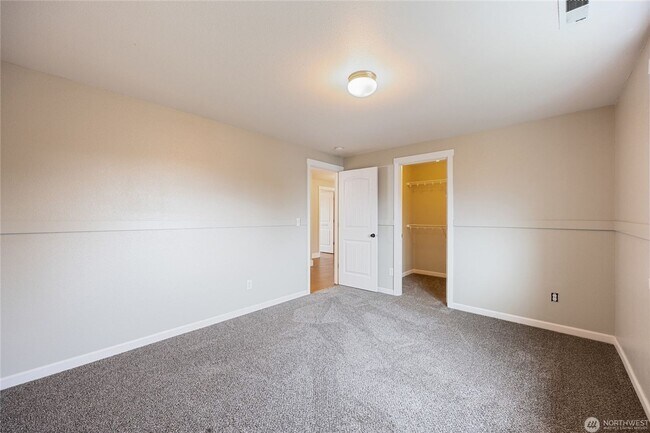 Building Photo - 4 bed, 3.5 bath home in cul-de-sac