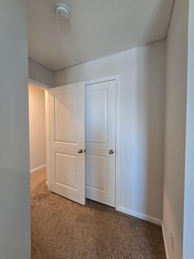 Building Photo - 1762 Camazay Dr