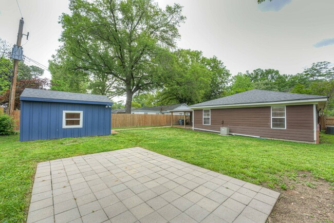 Building Photo - "Charming 4-Bedroom Sanctuary on Boyce Roa...