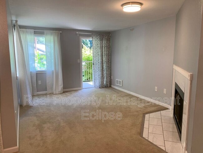 Building Photo - 700 Front St S