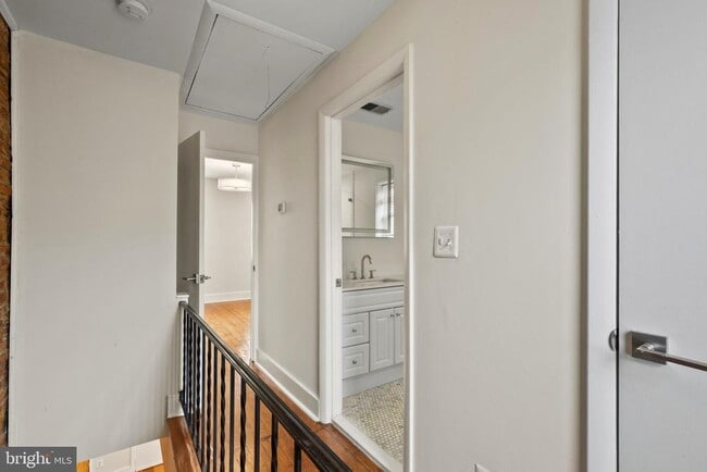 Building Photo - 1006 S Belnord Ave