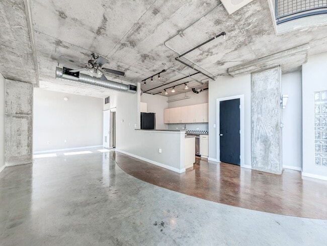 Building Photo - 2000 Bagby St