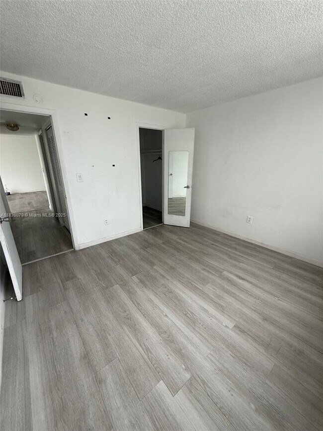 Building Photo - 498 NW 165th St