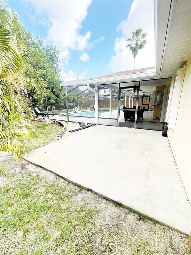 Building Photo - 357 NE Gulfstream Ave