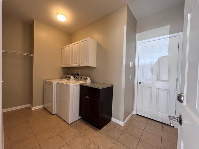 Building Photo - 6384 Cunningham Ct