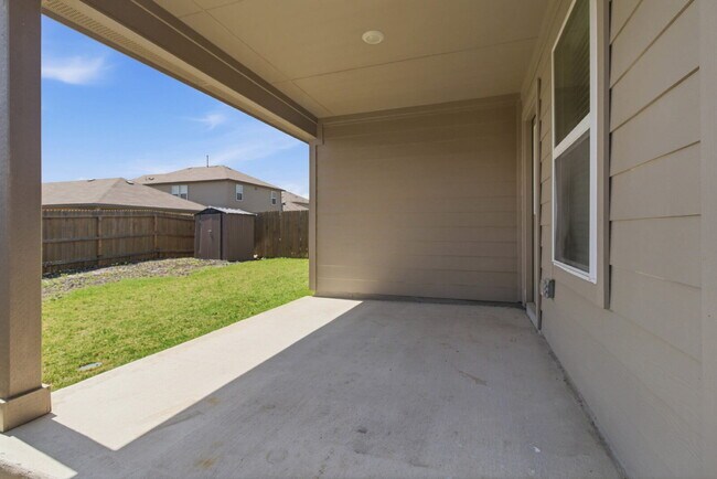 Building Photo - 3 Bedroom Home with Open Layout and Covered Patio in Creekside Farms!