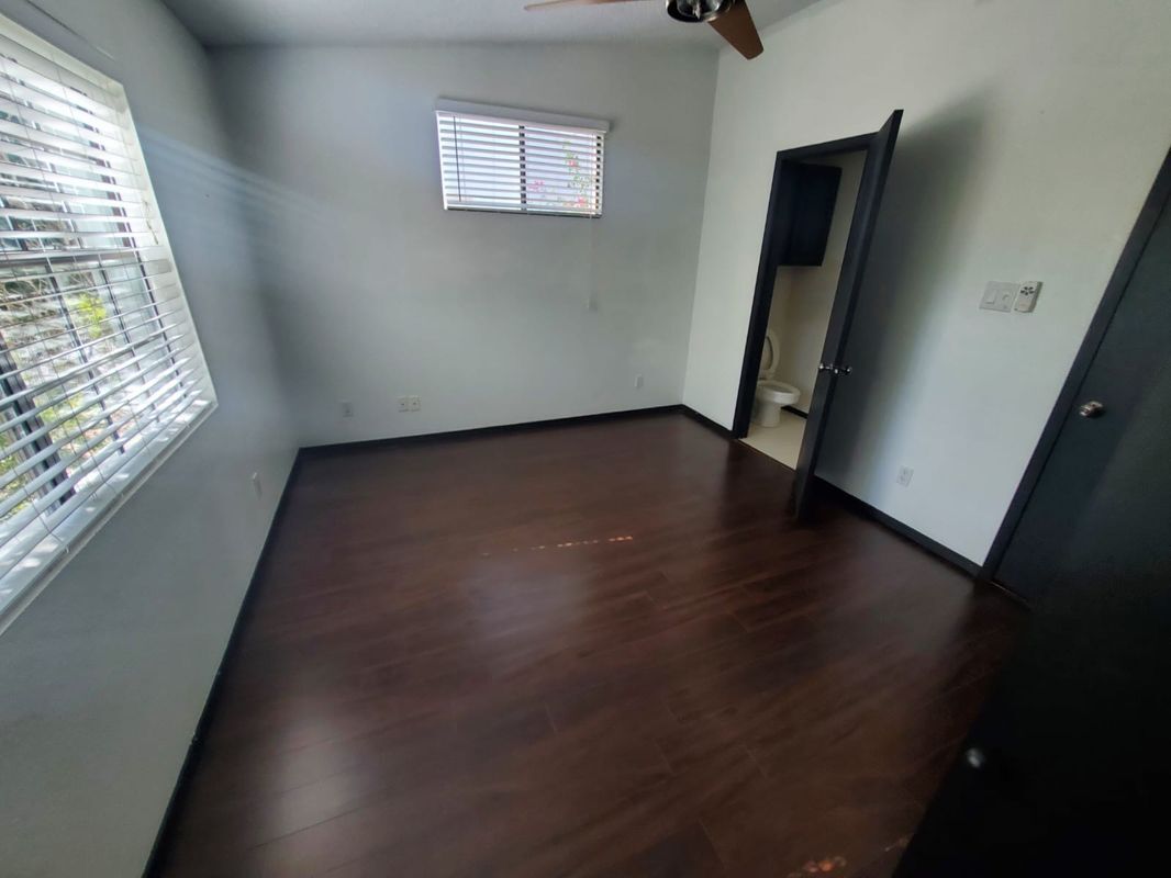 Building Photo - 120 Sunflower Ave