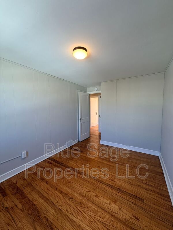 Building Photo - 5207 Westbrook Dr