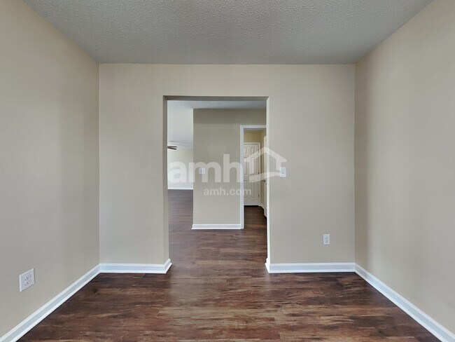 Building Photo - 221 Timberwood Dr