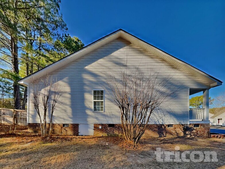 Building Photo - 1117 Woodbriar St