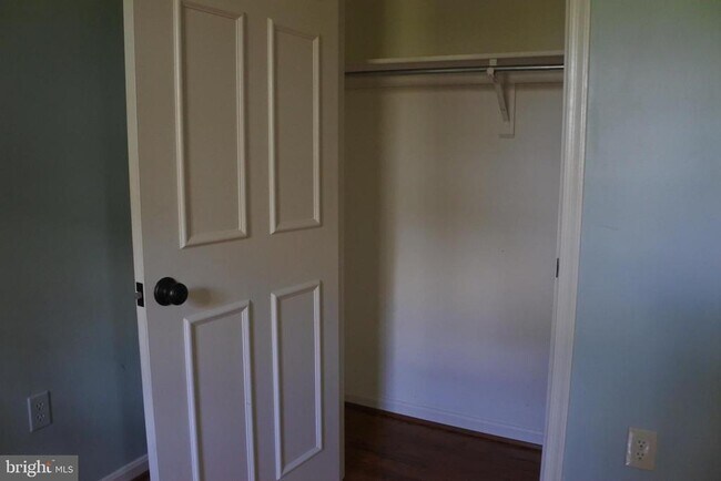 Building Photo - 2113 Kings Mill Ct