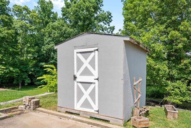 Building Photo - Pet Friendly Three Bedroom with Basement!