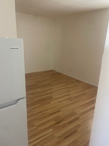 Building Photo - 2703 Nelson Ave