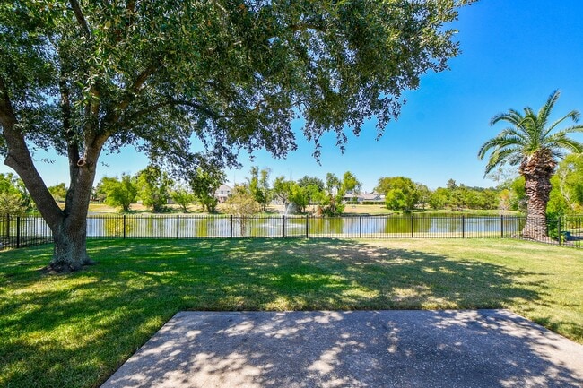 Building Photo - 6206 Fawnlake Dr