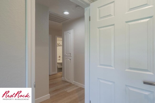 Building Photo - Newly Remodeled 3 Bedroom Townhome. Small ...