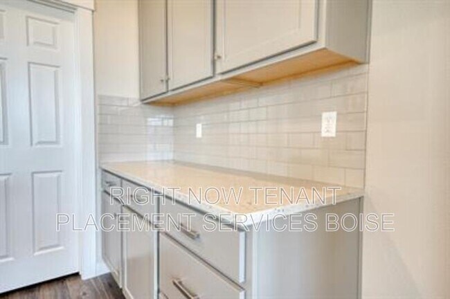 Building Photo - 6818 S Catfish Creek Ave