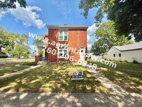 Building Photo - 1102 Runnion Ave