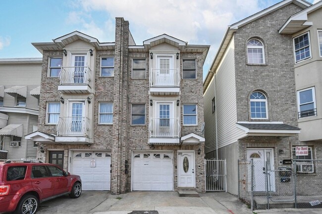 Building Photo - 499 Ocean Ave