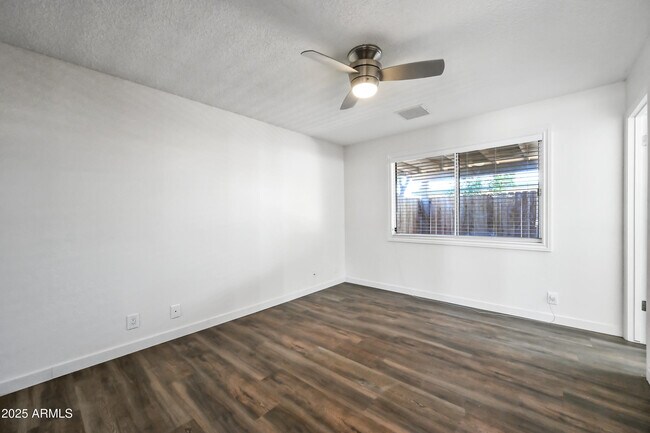Building Photo - 5833 W John Cabot Rd