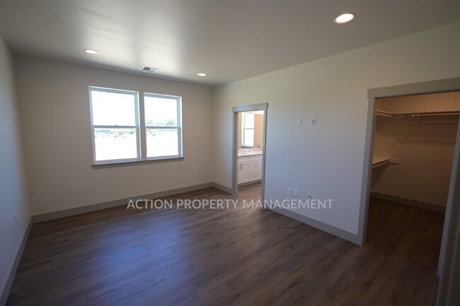 Building Photo - Beautiful no-step entry 3 bed 2 bath home in Sequim
